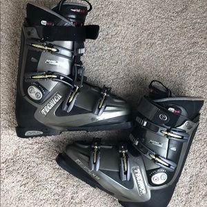 Tecnica Rival X9 Ski Boots